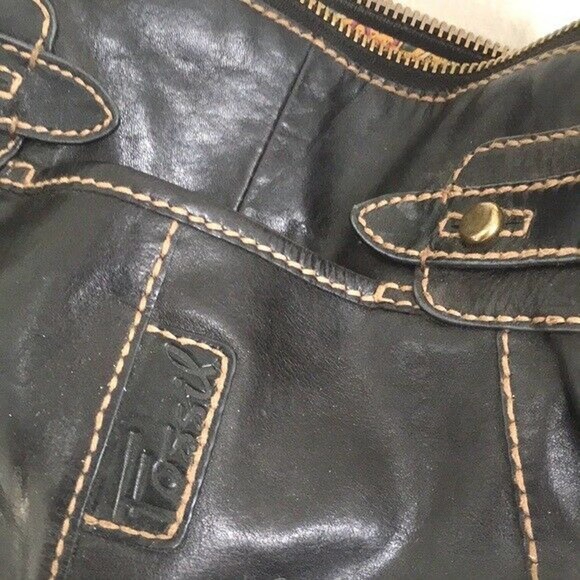Fossil black classic leather shoulder bag women's EUC pre-owned 12" x 7.5" x 3" - Picture 6 of 8